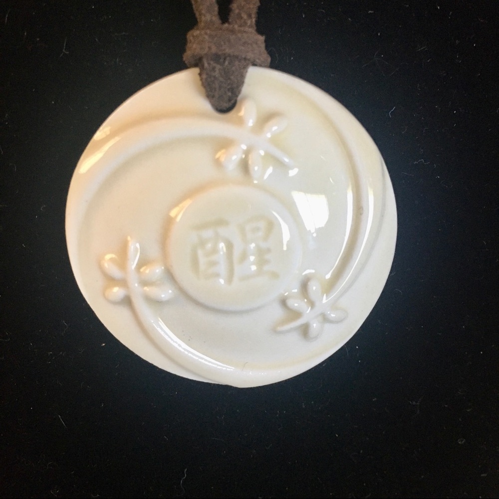 🆕 Glazed Ceramic Medallion necklace - Picture 2 of 4